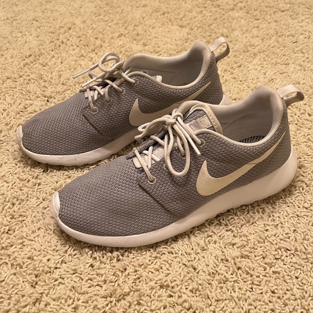 Nike Rouse One Wolf Gray Sneakers